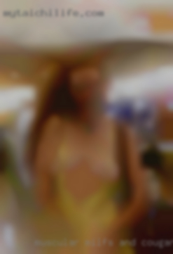 Muscular milfs and cougars guys sexy picts.